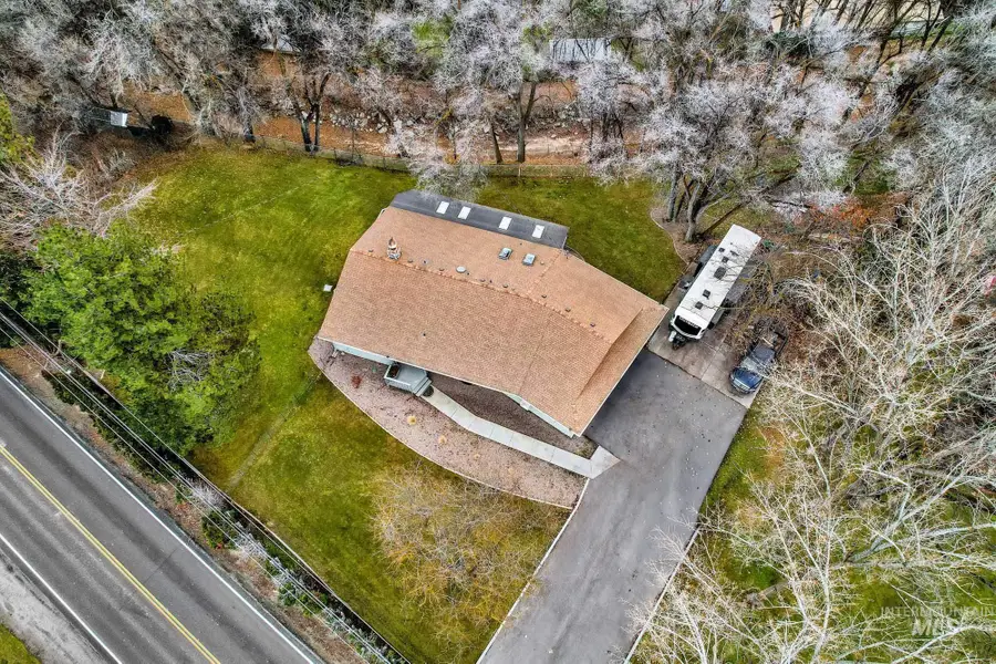 457 E Beacon Light Rd, Eagle, ID 83616 - Image #2