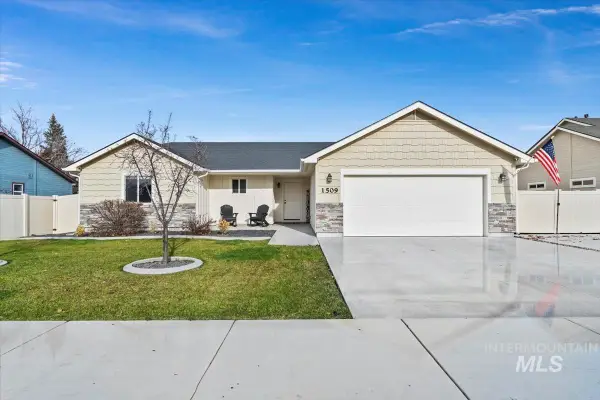 1509 Cottonwood Dr, Fruitland, ID 83619