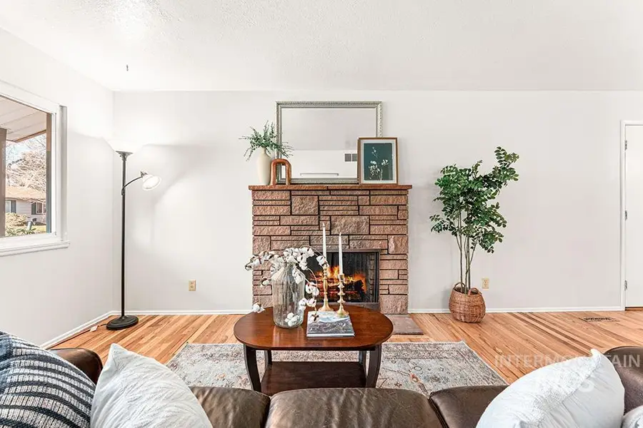 3418 N Red Oak Dr, Boise, ID 83703 - Image #3