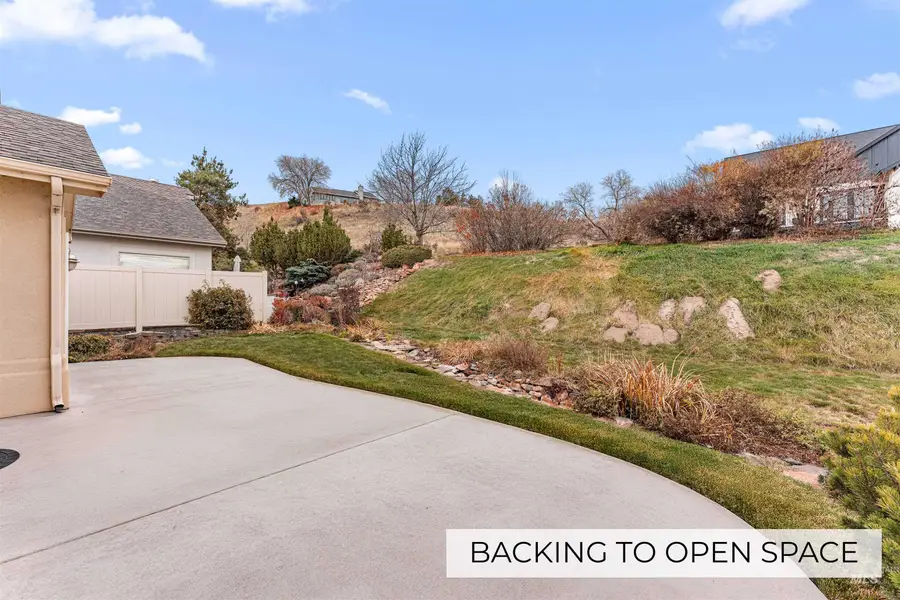 6584 N Antler Pl, Boise, ID 83703 - Image #2