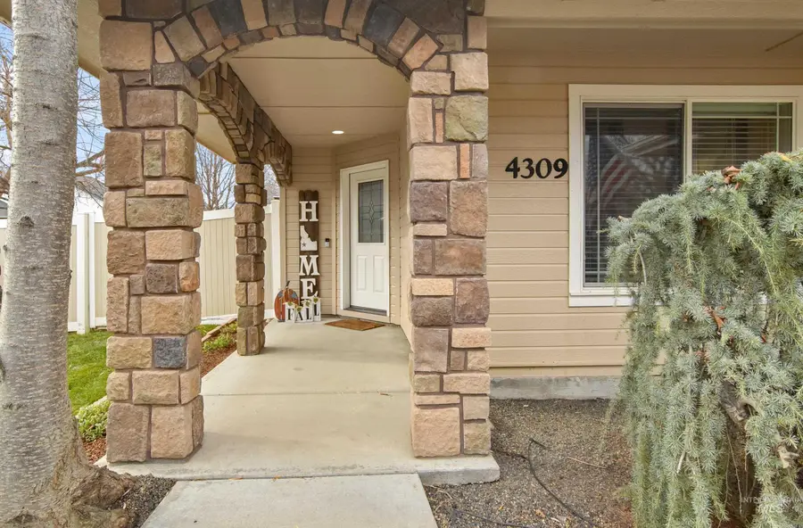 4309 N Heritage Woods Way, Meridian, ID 83646 - Image #2