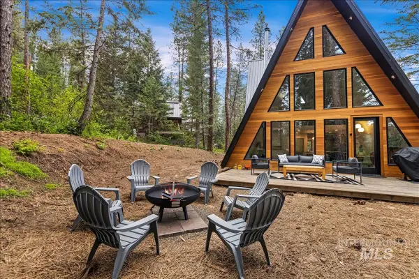 64 Fairway Dr, Garden Valley, ID 83622