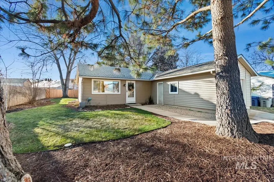 8491 W Holbrook Ct, Boise, ID 83704 - Image #3