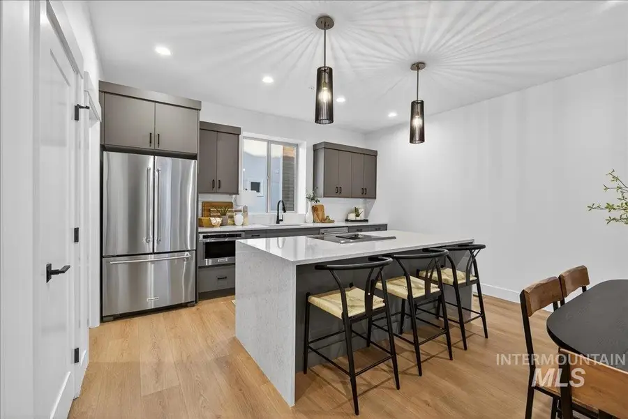 1721 S Rock View Ln, Boise, ID 83705 - Image #2