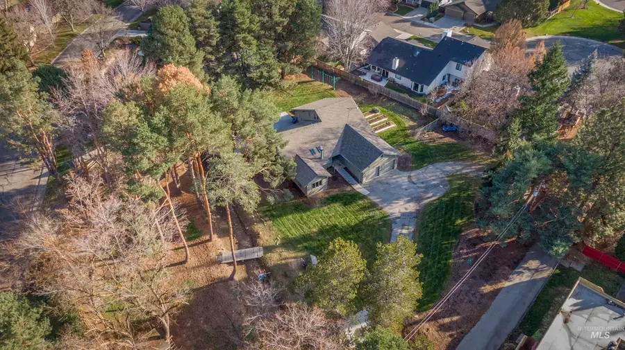 1777 E Holden Ln, Boise, ID 83706 - Image #3