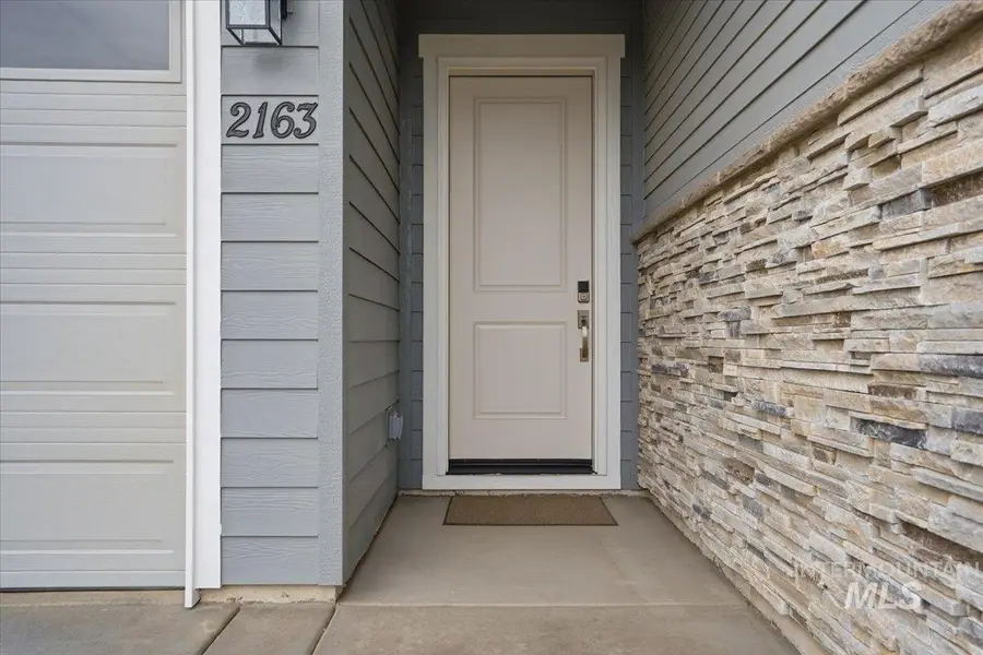 2163 N Kenora Ave, Star, ID 83669 - Image #2