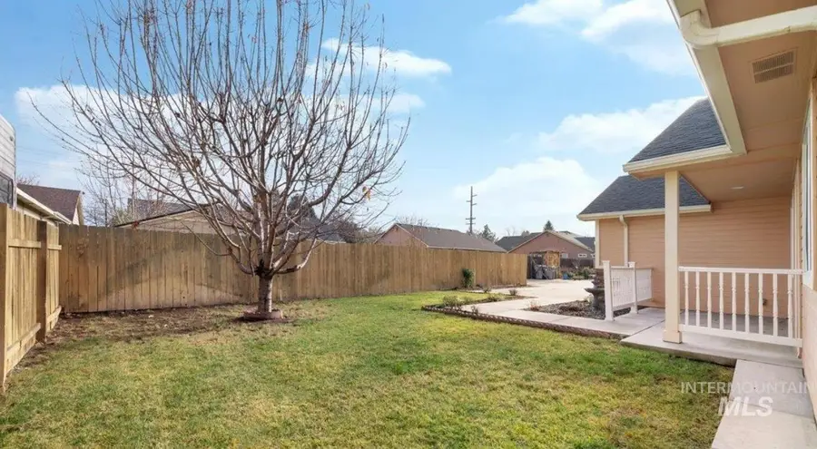 3889 N Maple Grove Rd, Boise, ID 83704 - Image #2