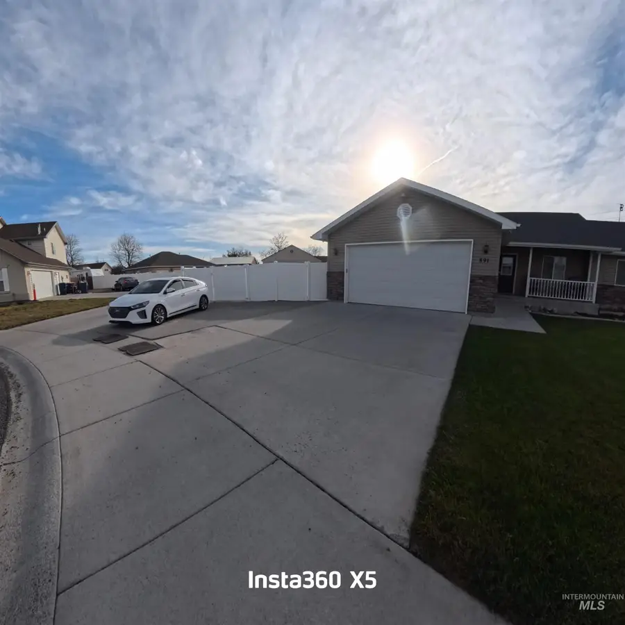 891 N Pointe Dr, Twin Falls, ID 83301 - Image #2