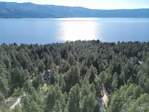 1307 Crown Point Parkway, Cascade, ID 83611