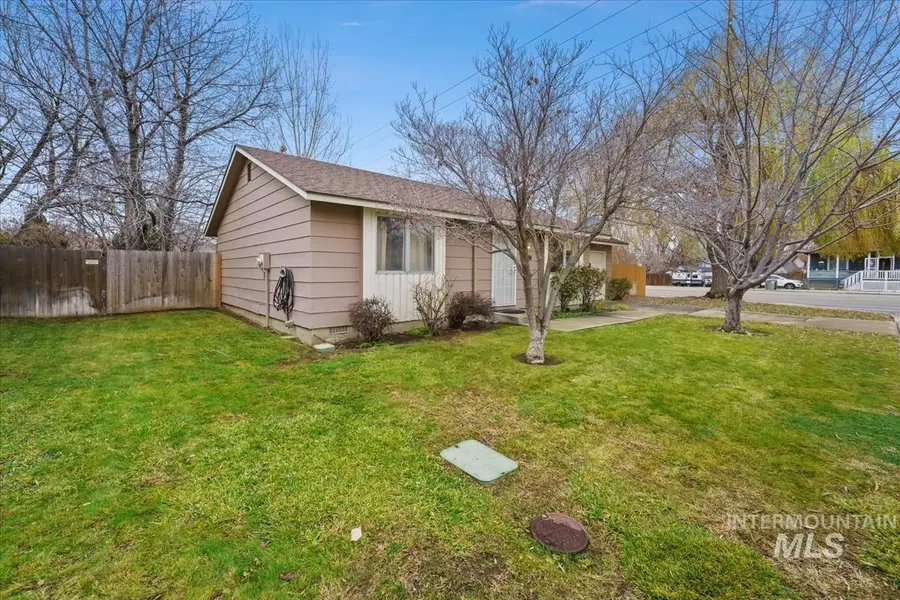 3199 N Cribbens Ave, Boise, ID 83713 - Image #2