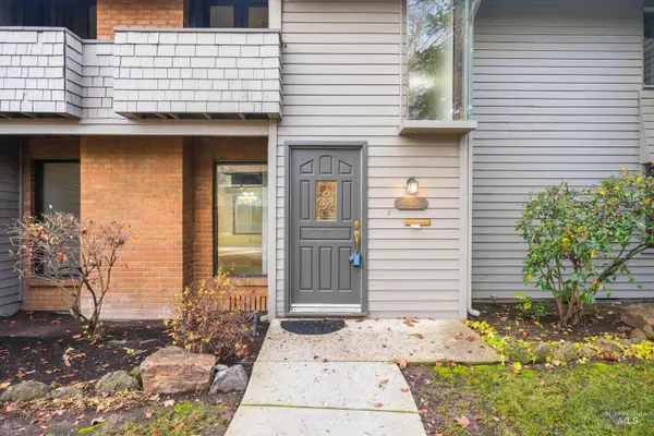 1009 E Strawberry Lane, Boise, ID 83712