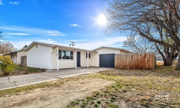 520 Harmon Way, Middleton, ID 83644