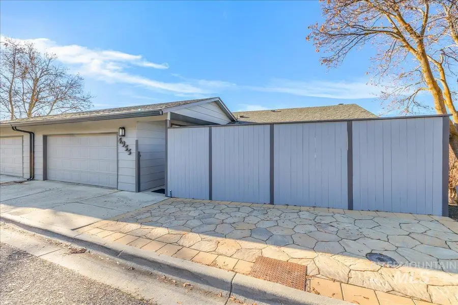 4955 N Bitterbrush Drive, Boise, ID 83703 - Image #2