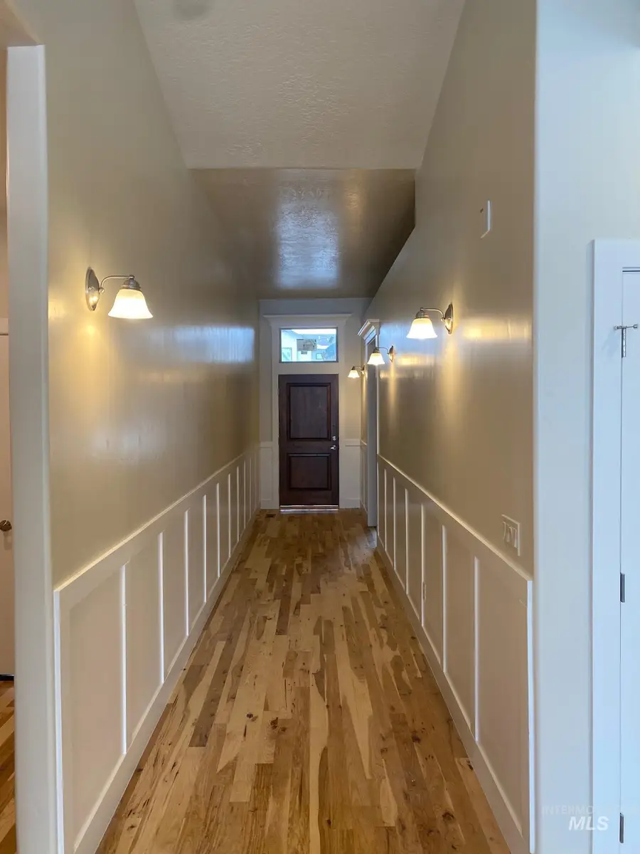 2504 E Hidden Creek Street, Nampa, ID 83687 - Image #2