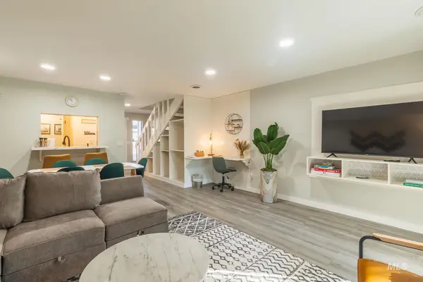 352 N Eagle Glen, Eagle, ID 83616