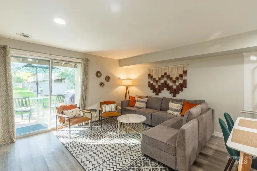 352 N Eagle Glen, Eagle, ID 83616 - Image #2