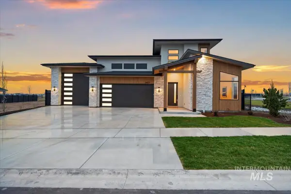 2407 N Buhrstone Ave, Eagle, ID 83616