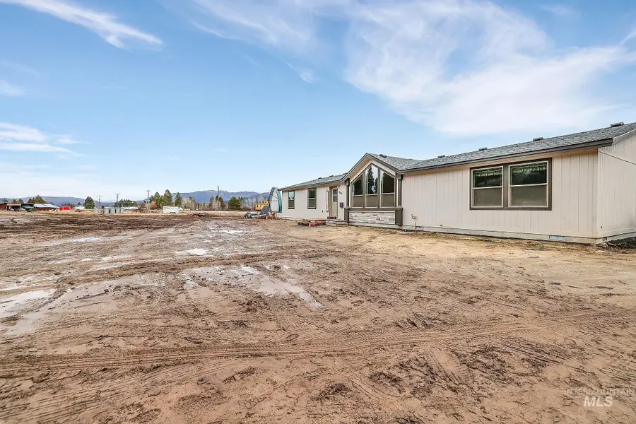 300 Cabarton Rd, Cascade, ID 83611 - Image #3