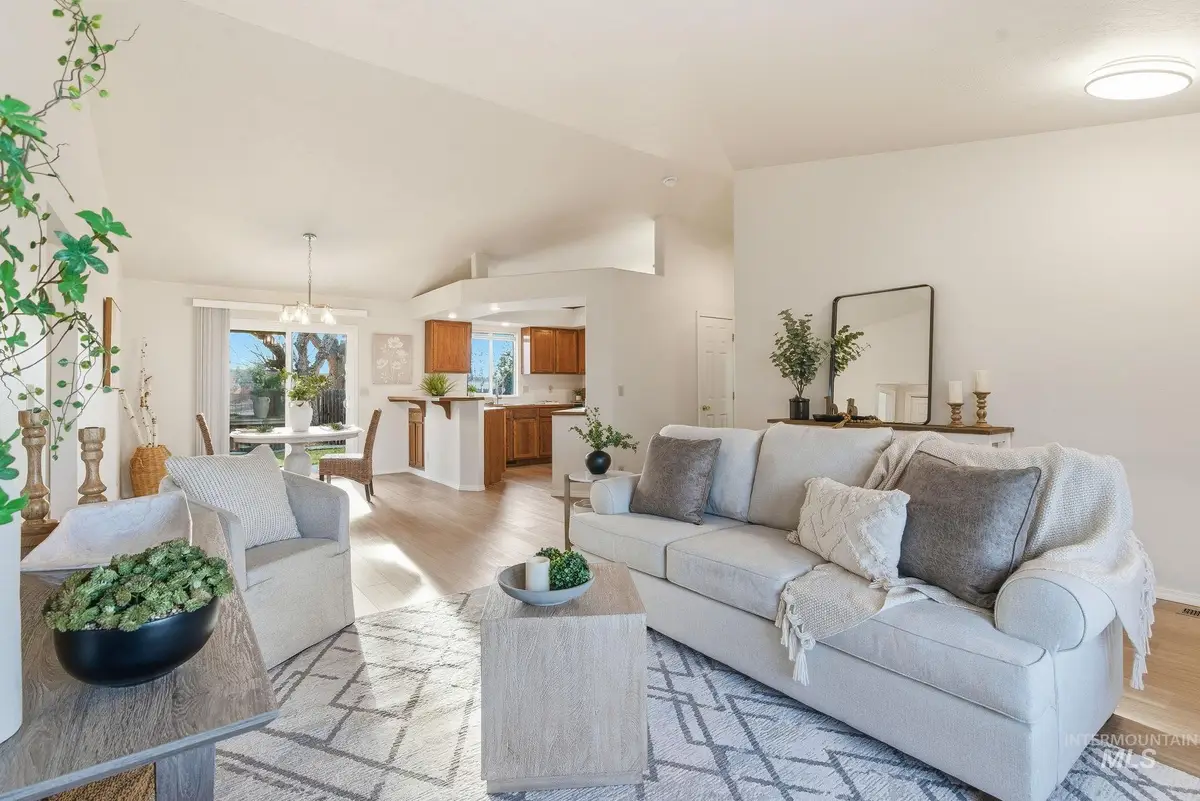 2255 E Grapewood Dr, Meridian, ID 83646 - Image #1