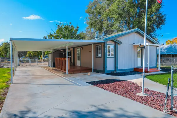 629 15th St, Vale, OR 97918