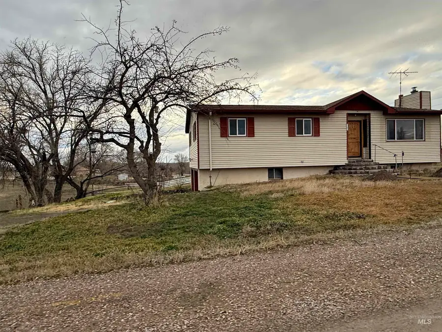 2932 S Arthur, American Falls, ID 83211 - #3
