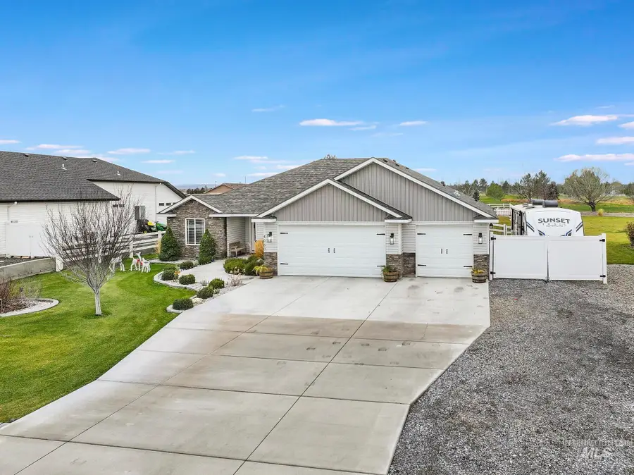 4060 Mountain Vista Ln, Filer, ID 83328 - Image #2
