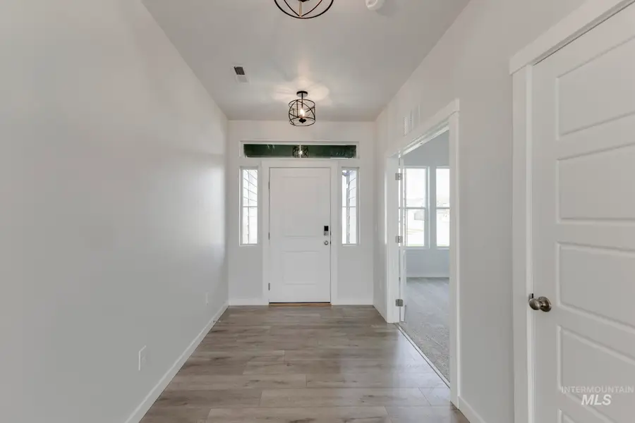 6638 S Warm Lake Ave, Meridian, ID 83642 - Image #2