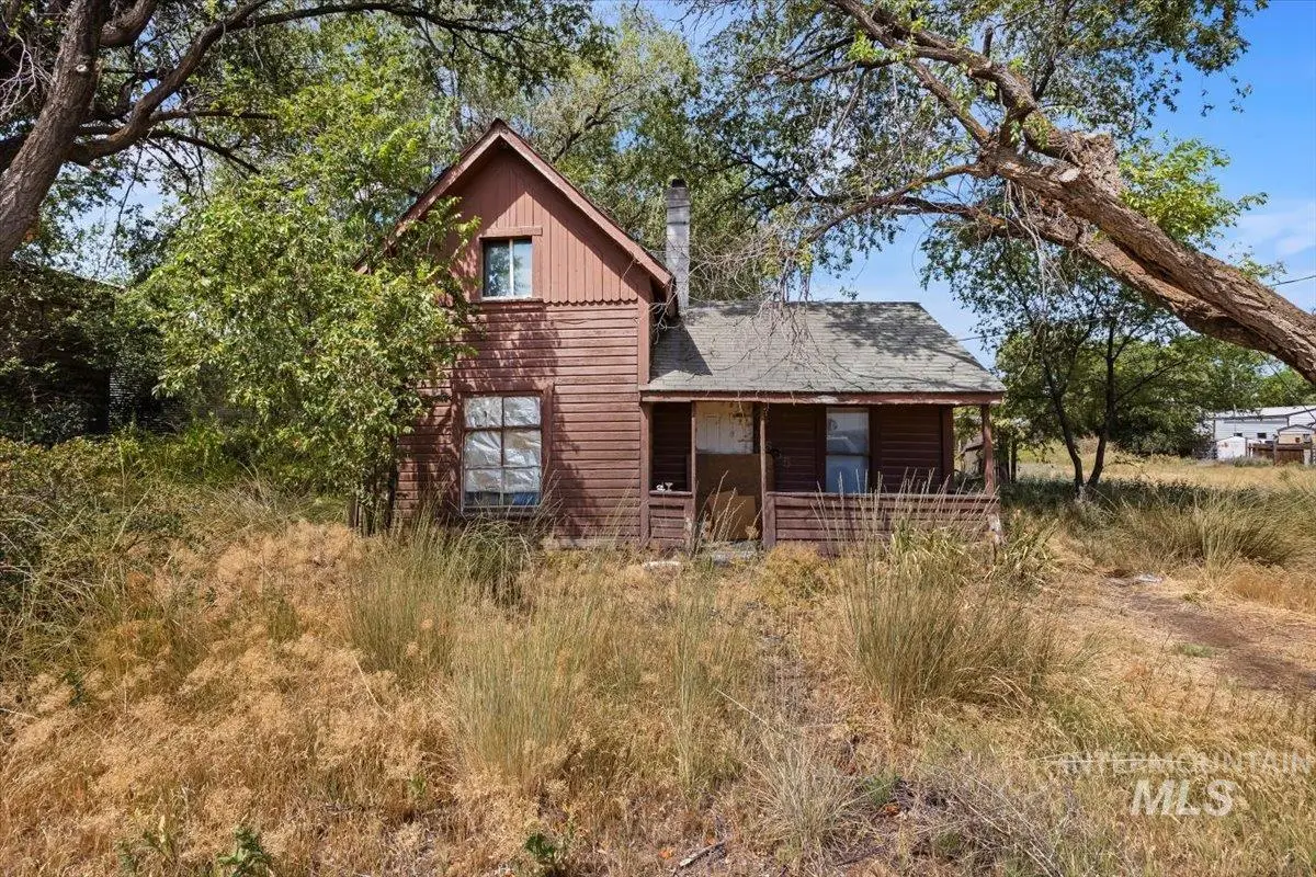 555 14th St, Vale, OR 97918 - #1