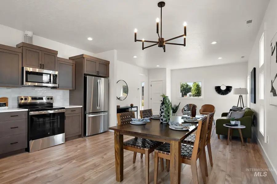 3821 N Jackie Ln, Boise, ID 83704 - Image #2