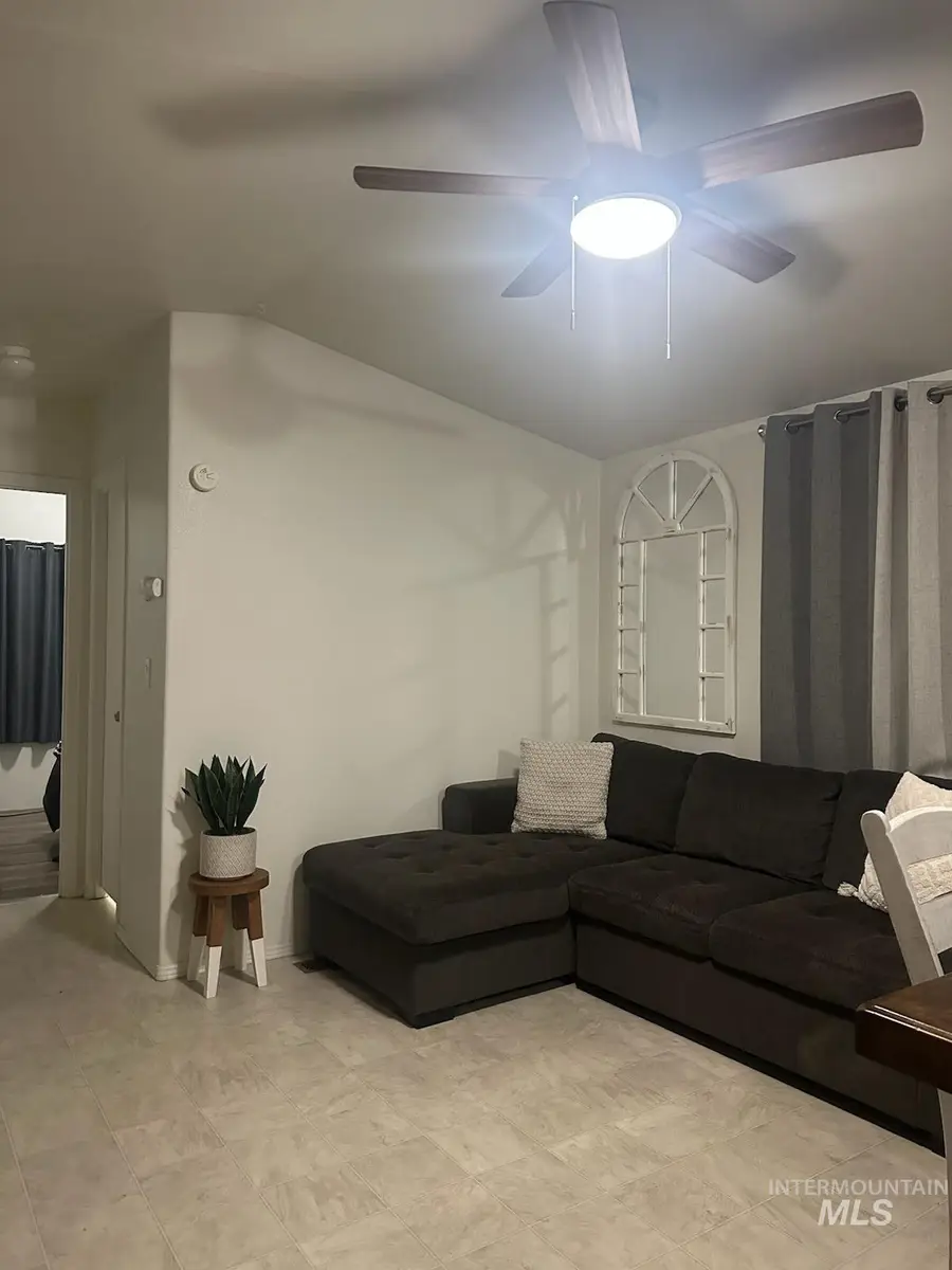 1171 N Sable Ln, Boise, ID 83704 - Image #2