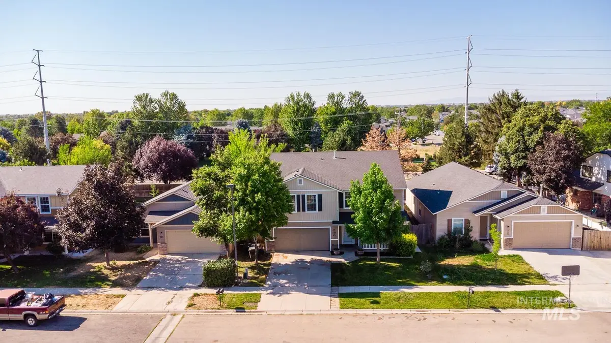 733 W Ramsbrook, Meridian, ID 83646 - Image #1