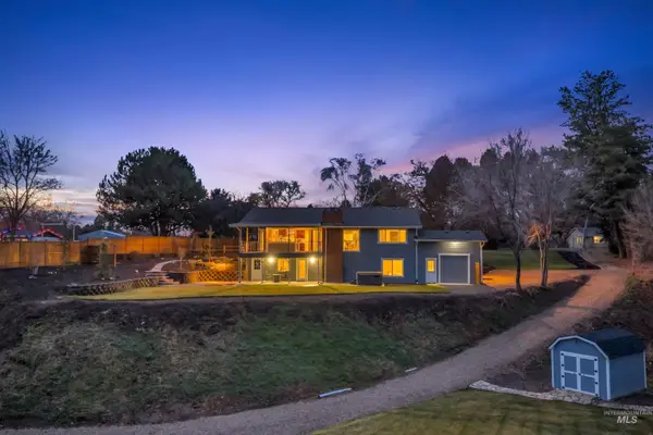 936 N Arlington Dr, Eagle, ID 83616