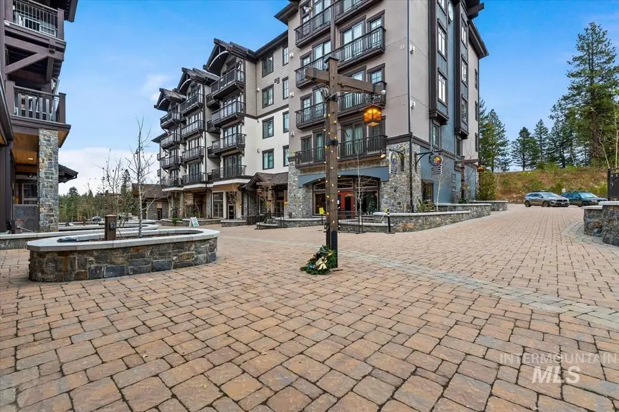 720 Village Drive #205, Donnelly, ID 83615 - Image #2