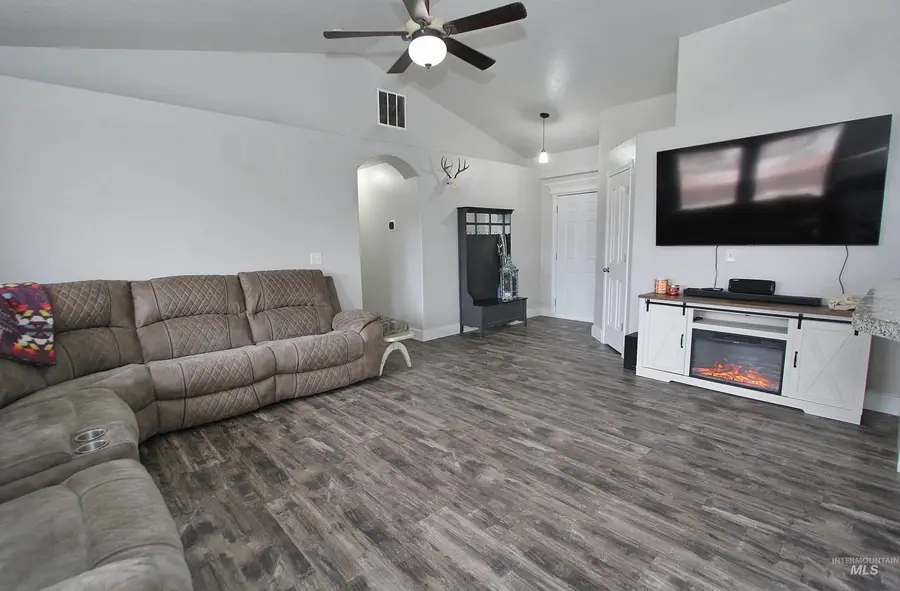 516 Arrowhead Dr, Nampa, ID 83686 - Image #3