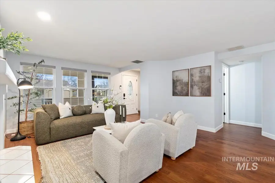 2948 W Gemstone Dr, Meridian, ID 83646 - Image #2