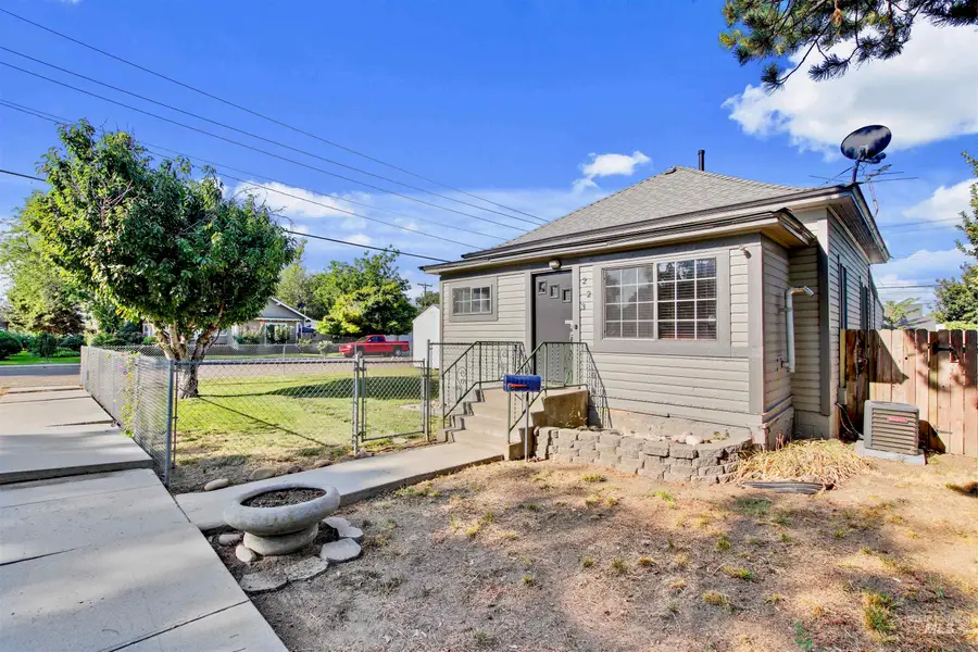 223 S Elder St, Nampa, ID 83686 - Image #3
