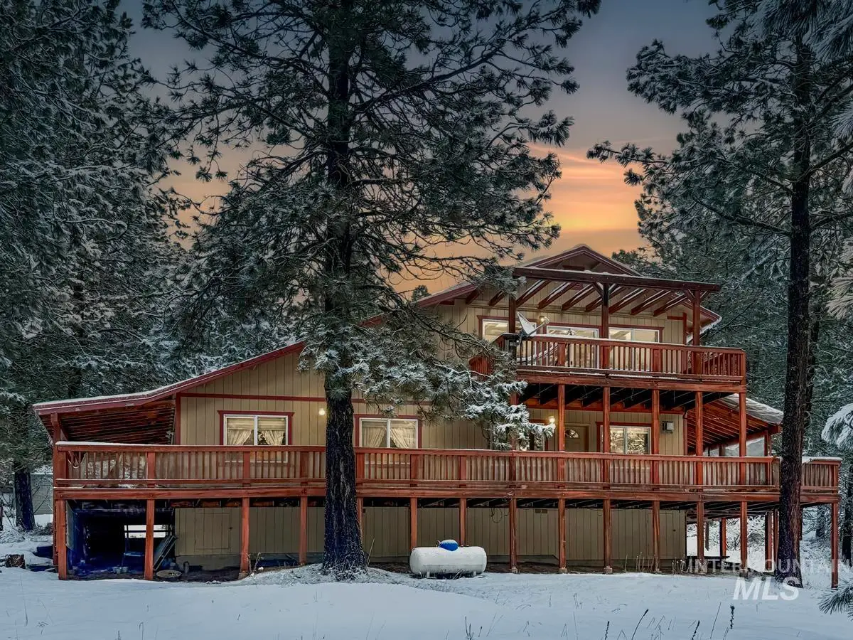 1222 Crown Point Parkway, Cascade, ID 83611 - Image #1