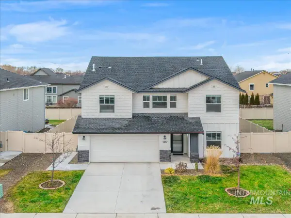 1217 N Bowknot Lake Ave, Star, ID 83669