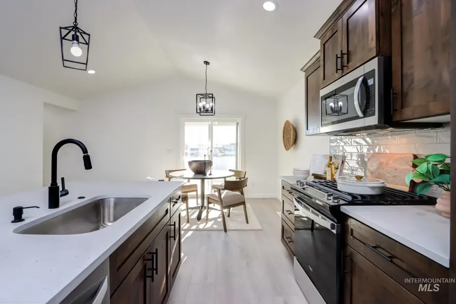 824 N 5th St, Nyssa, OR 97913 - #3