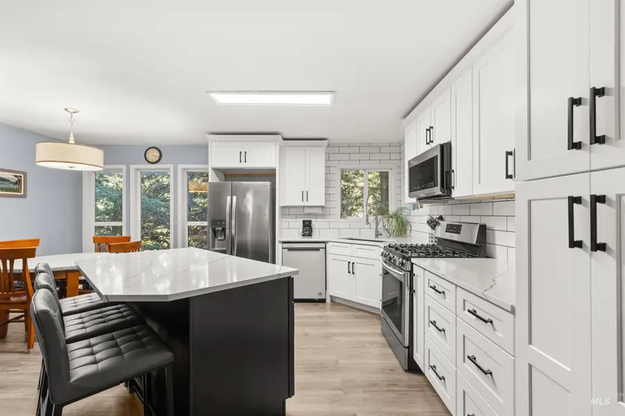 20235 Valley View Dr, Lewiston, ID 83501 - Image #2