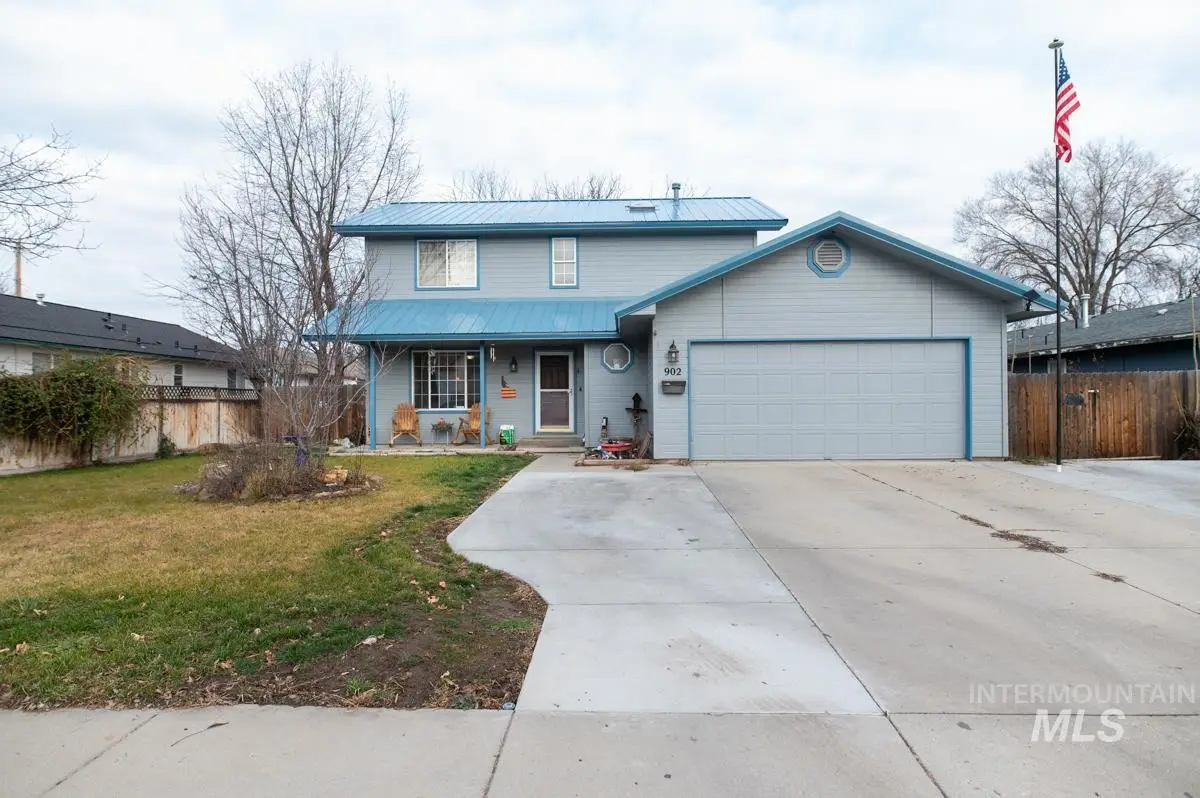 902 E Park St, Weiser, ID 83672 - Image #1