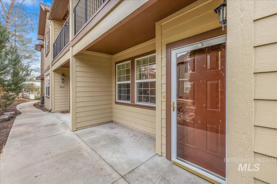 1262 E Winding Creek Dr, Eagle, ID 83616 - Image #3