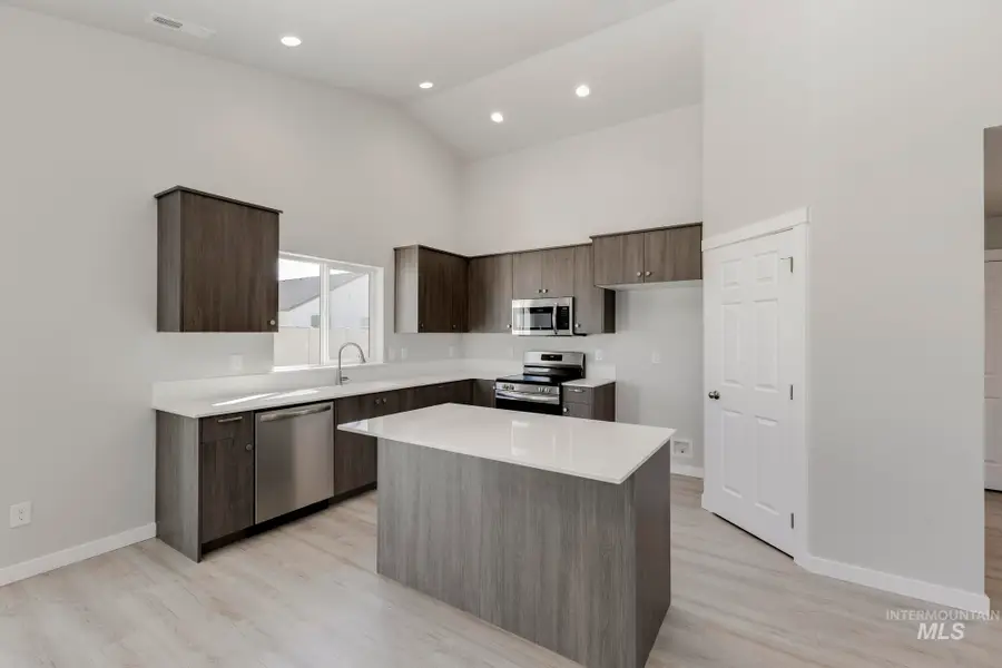 18390 N Sweet William Ave, Nampa, ID 83687 - Image #3