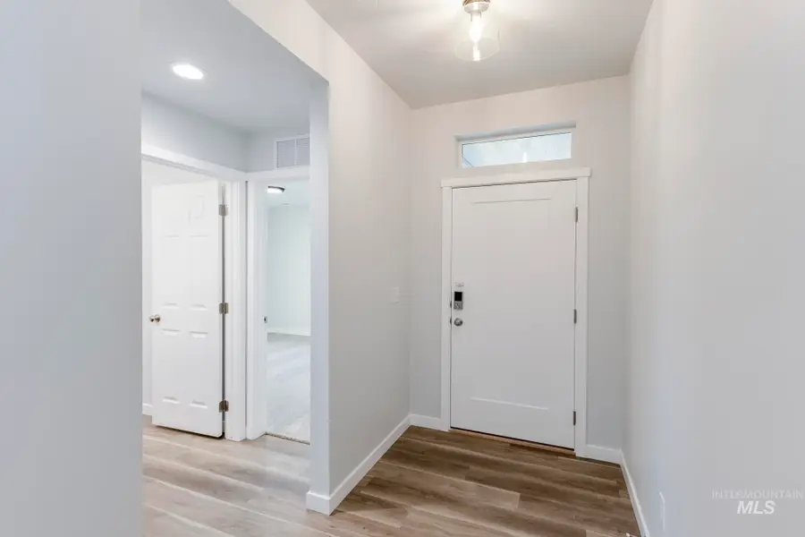 2438 W Fallon Lp, Nampa, ID 83651 - Image #2