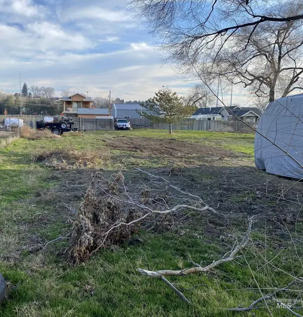 1420 N 3rd Ave, Caldwell, ID 83605