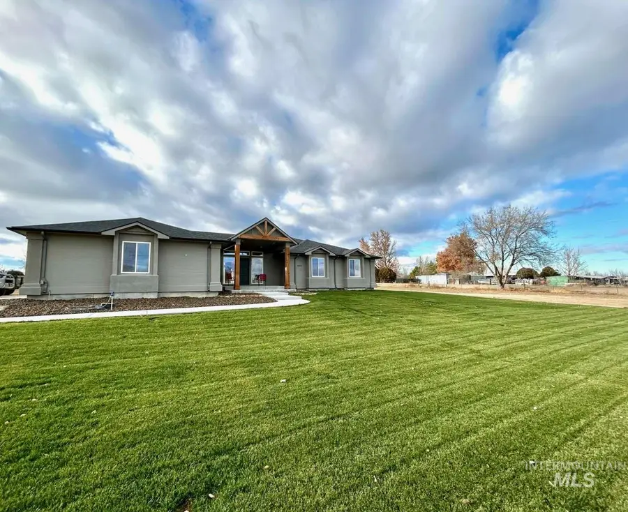 6975 J&s Circle, Nampa, ID 83686 - Image #2