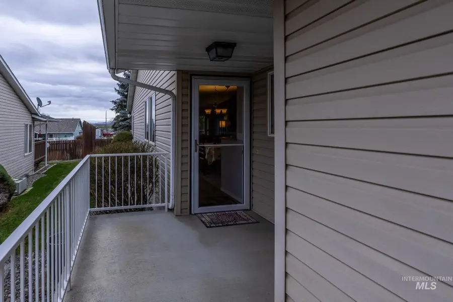 925 Hawthorne Street #A, Lewiston, ID 83501 - Image #3
