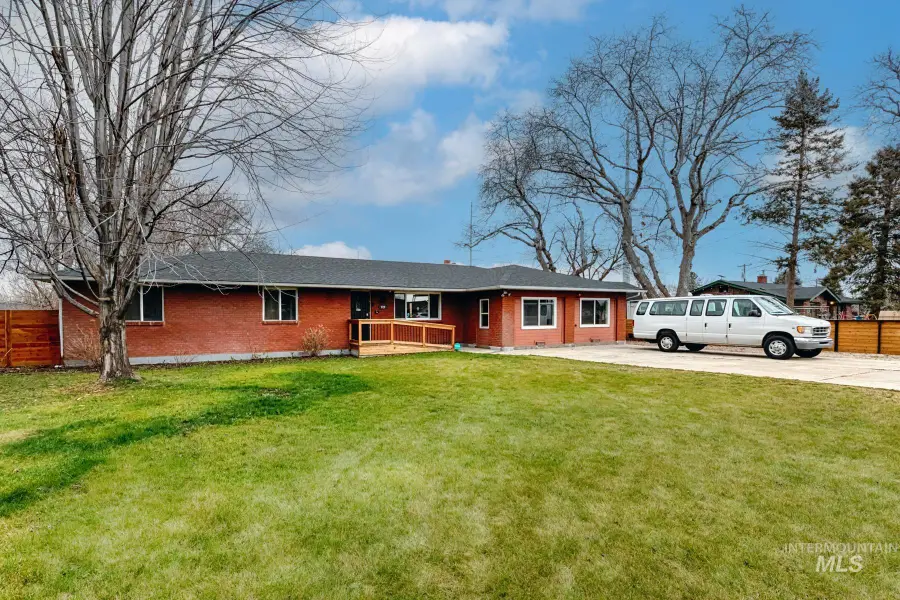 819 S Powerline Rd, Nampa, ID 83686 - Image #2