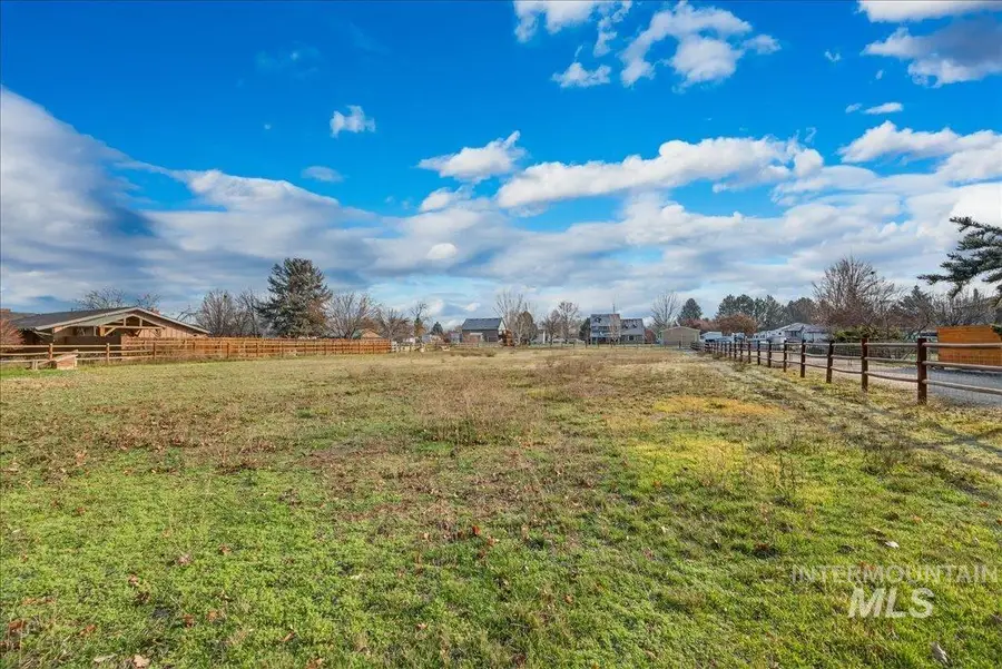 16890 Meadow Ln, Nampa, ID 83687 - Image #2