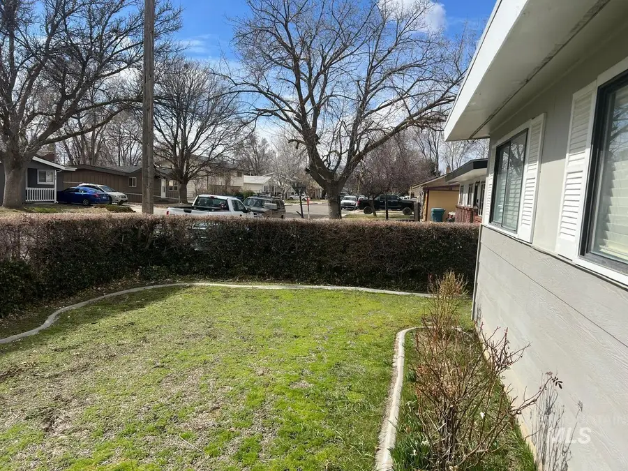 410 Chestnut St, Mountain Home, ID 83647 - Image #3